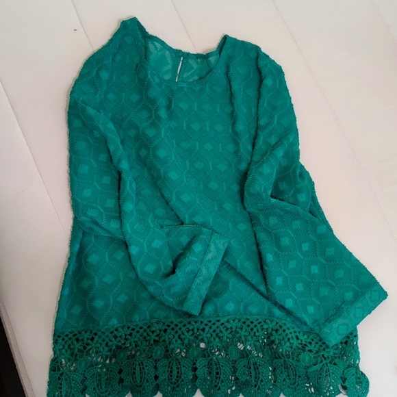 Green Blouse - Picture 3 of 4